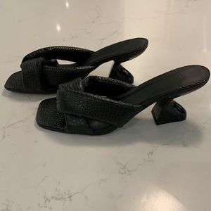 Comfy Black sandals